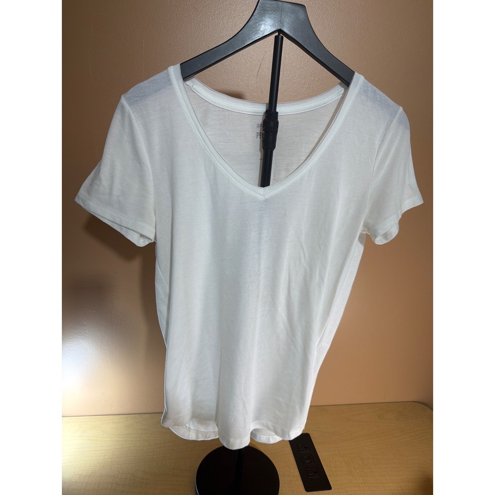 SO Perfectly Soft Perfect Tee White V-Neck‎ Short Sleeve Relaxed Fit Shirt M